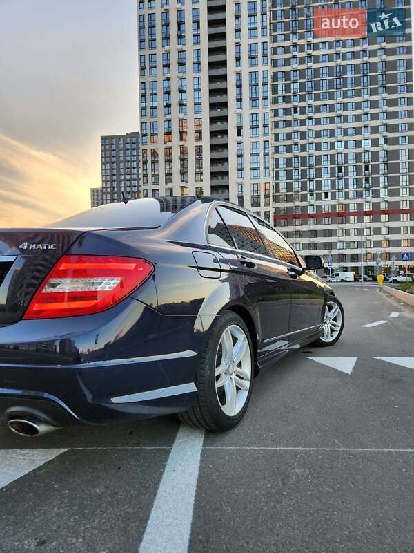 Седан Mercedes-Benz C-Class 2012 в Києві