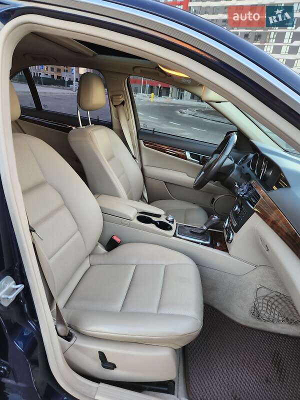 Седан Mercedes-Benz C-Class 2012 в Києві