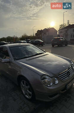 Купе Mercedes-Benz C-Class 2005 в 