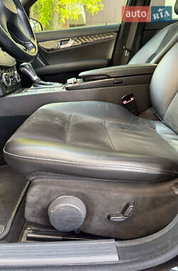 Седан Mercedes-Benz C-Class 2009 в 