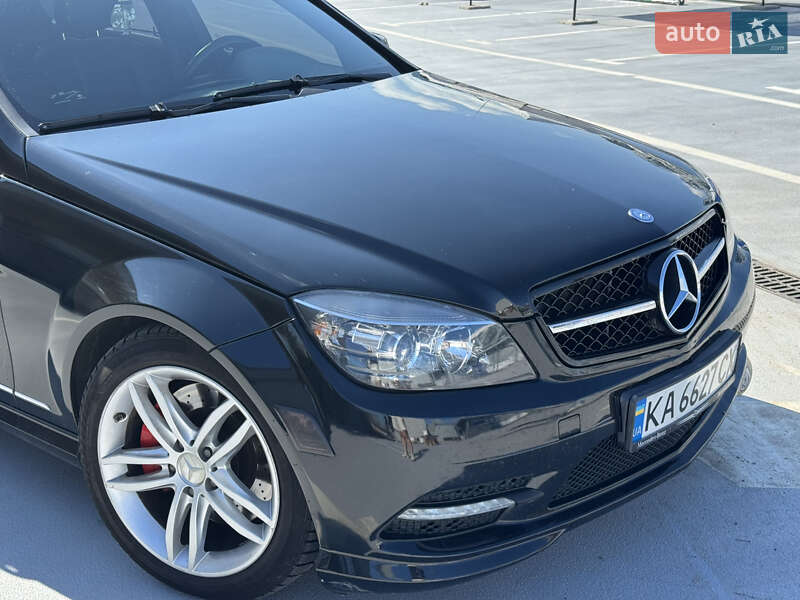 Купе Mercedes-Benz C-Class 2010 в 