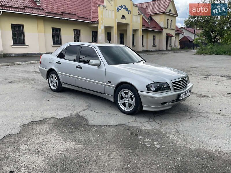 Седан Mercedes-Benz C-Class 1994 в Жовкве