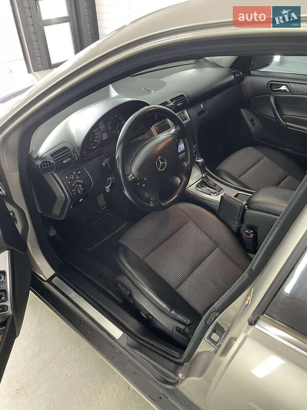 Седан Mercedes-Benz C-Class 2004 в Львове