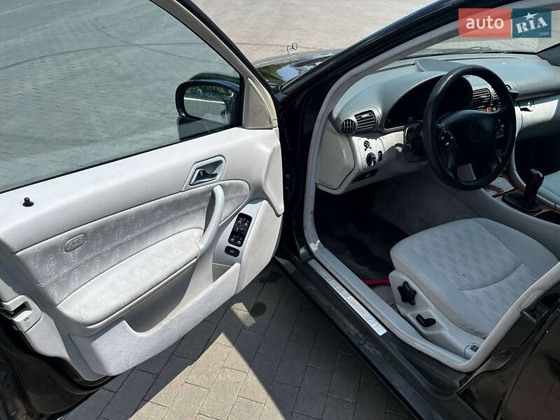 Седан Mercedes-Benz C-Class 2002 в Одессе