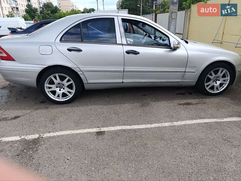 Седан Mercedes-Benz C-Class 2000 в Харкові