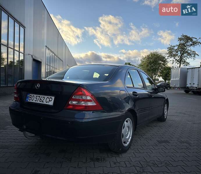 Седан Mercedes-Benz C-Class 2003 в Бучаче