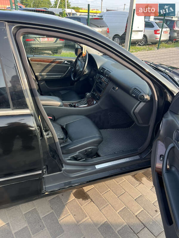 Седан Mercedes-Benz C-Class 2003 в Лубнах