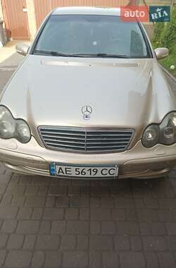 Седан Mercedes-Benz C-Class 2003 в Днепре