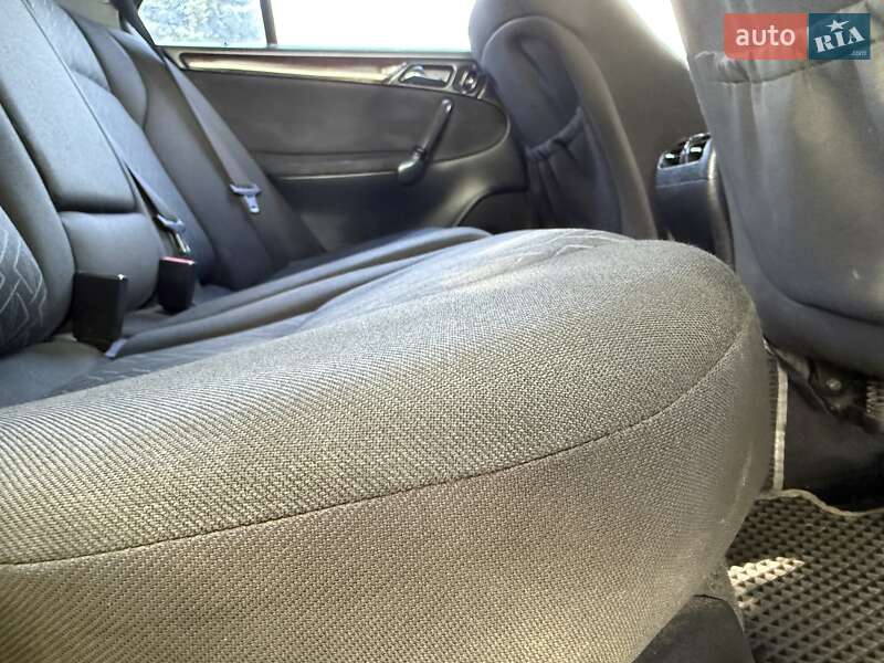 Седан Mercedes-Benz C-Class 2000 в Ровно
