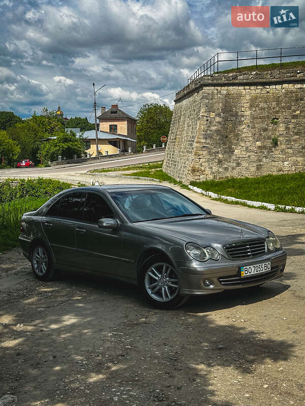 Седан Mercedes-Benz C-Class 2004 в Тернополі