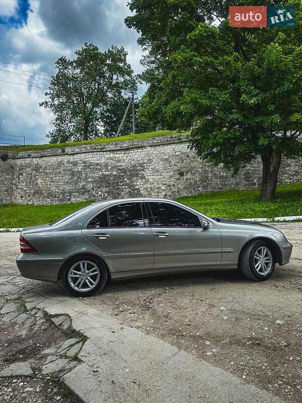 Седан Mercedes-Benz C-Class 2004 в Тернополі