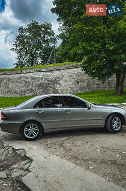 Седан Mercedes-Benz C-Class 2004 в 