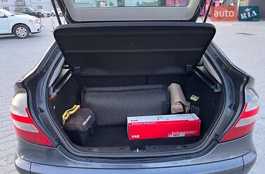 Купе Mercedes-Benz C-Class 2006 в 