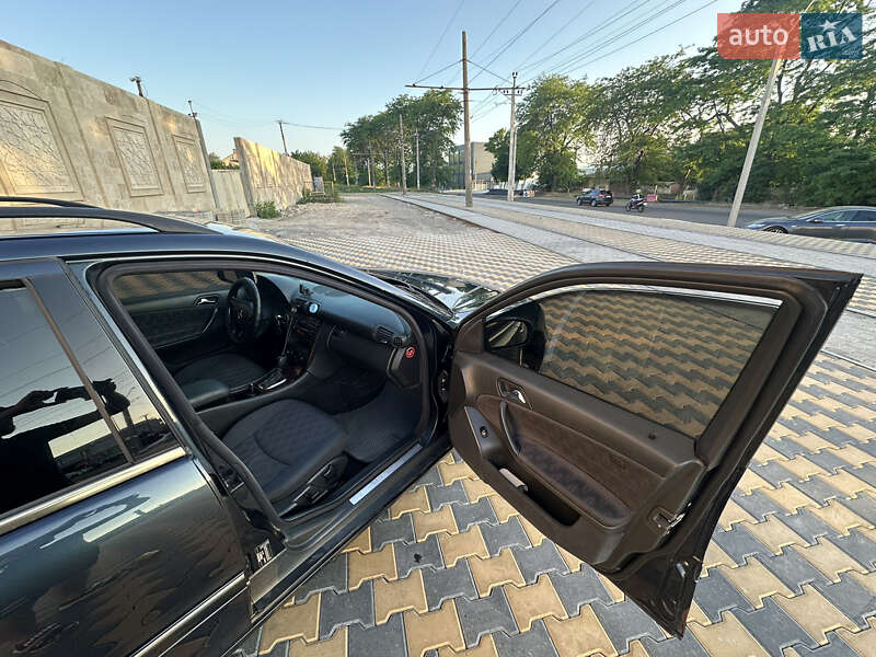 Универсал Mercedes-Benz C-Class 2002 в Измаиле