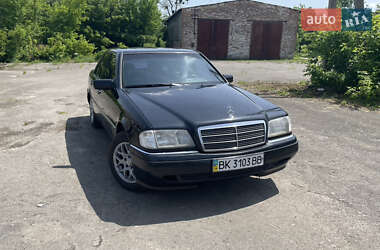 Седан Mercedes-Benz C-Class 1995 в Дубні