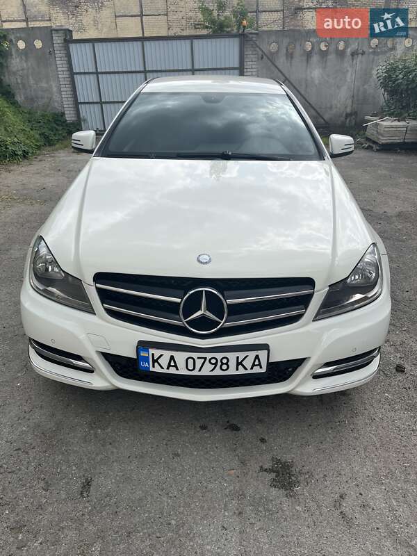 Купе Mercedes-Benz C-Class 2011 в 