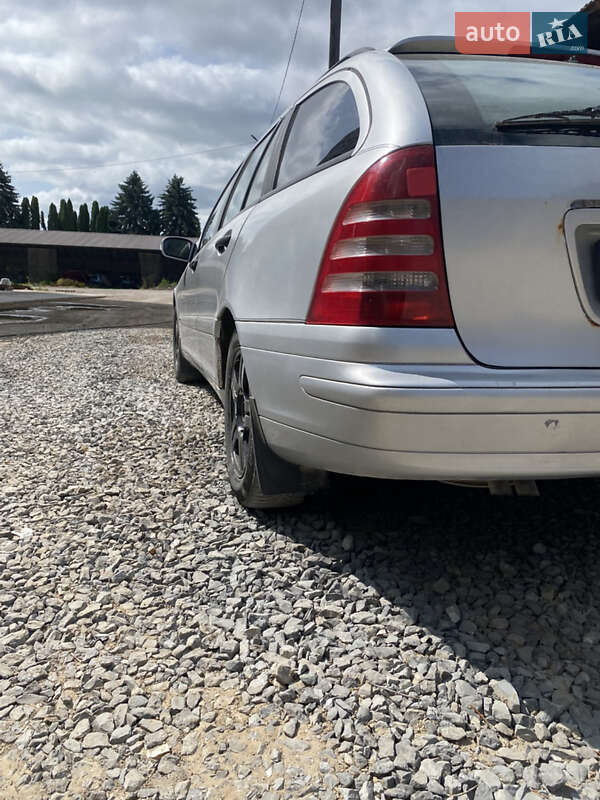 Универсал Mercedes-Benz C-Class 2002 в Чемеровцах