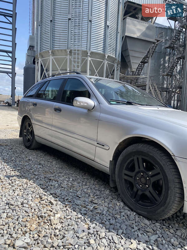 Универсал Mercedes-Benz C-Class 2002 в Чемеровцах