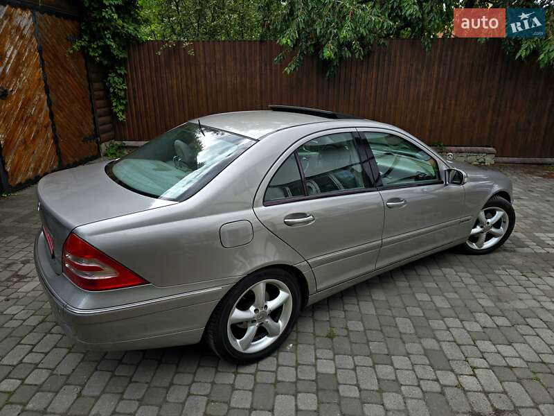 Седан Mercedes-Benz C-Class 2004 в Полтаве