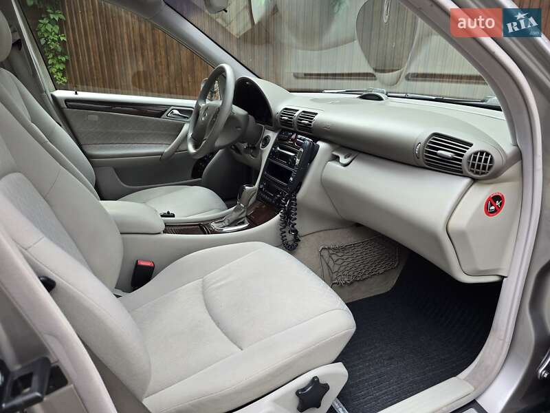 Седан Mercedes-Benz C-Class 2004 в Полтаве