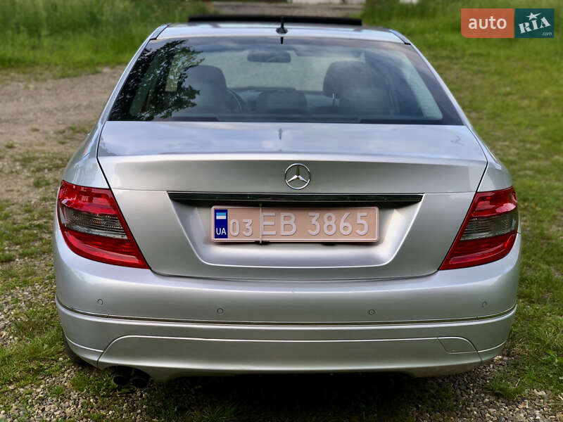 Седан Mercedes-Benz C-Class 2010 в Черновцах