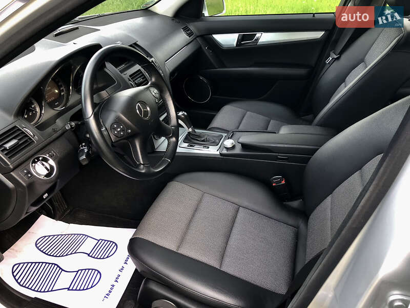 Седан Mercedes-Benz C-Class 2010 в Черновцах