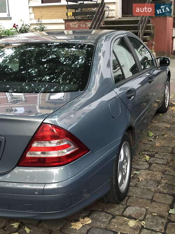Седан Mercedes-Benz C-Class 2004 в Львове