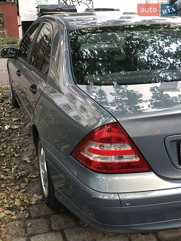 Седан Mercedes-Benz C-Class 2004 в Львове