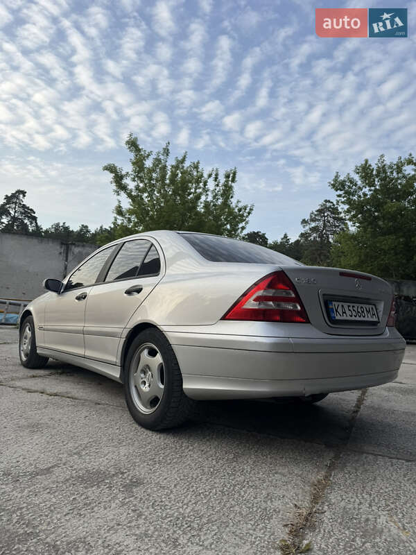 Седан Mercedes-Benz C-Class 2004 в Киеве