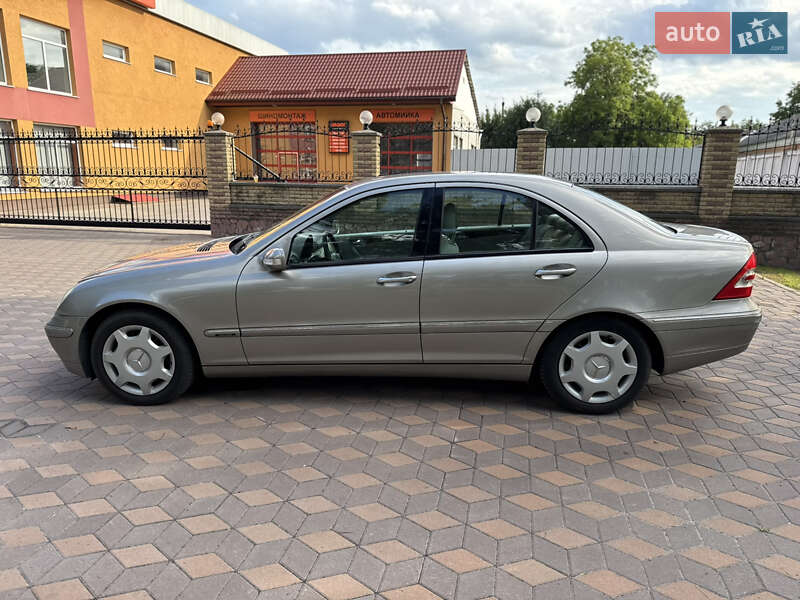 Седан Mercedes-Benz C-Class 2005 в Лубнах