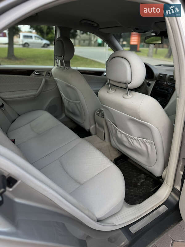 Седан Mercedes-Benz C-Class 2005 в Лубнах