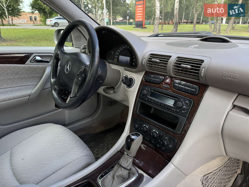 Седан Mercedes-Benz C-Class 2005 в Лубнах