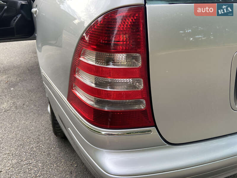 Універсал Mercedes-Benz C-Class 2004 в Гайвороні