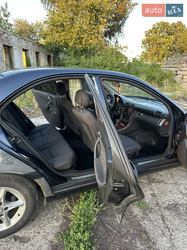 Седан Mercedes-Benz C-Class 2003 в Білій Церкві