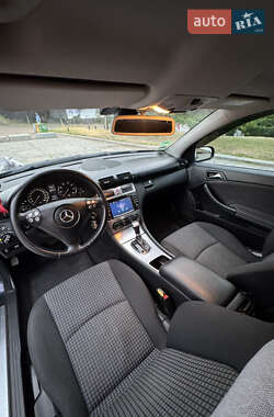 Купе Mercedes-Benz C-Class 2004 в 