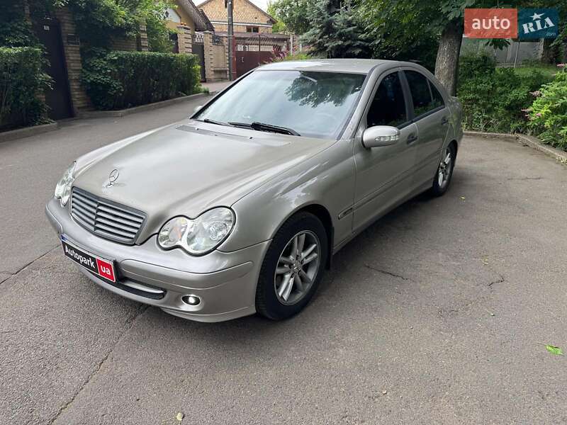 Седан Mercedes-Benz C-Class 2005 в 
