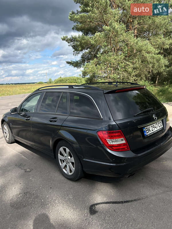 Универсал Mercedes-Benz C-Class 2011 в Березному