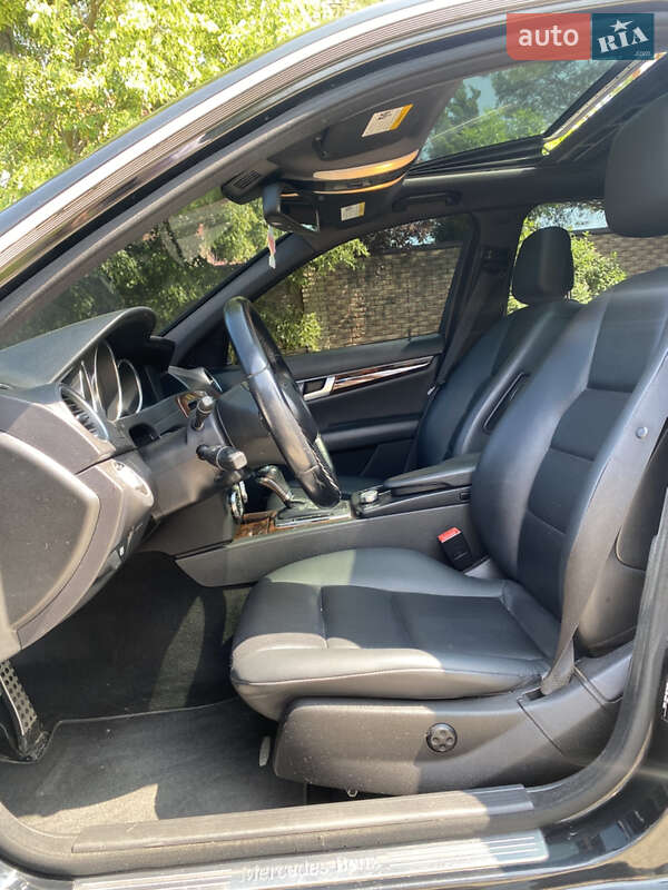 Седан Mercedes-Benz C-Class 2011 в Луцке