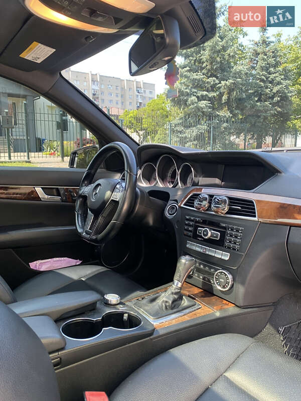 Седан Mercedes-Benz C-Class 2011 в Луцке