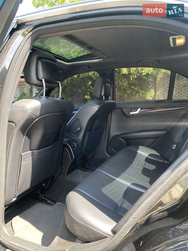 Седан Mercedes-Benz C-Class 2011 в Луцке