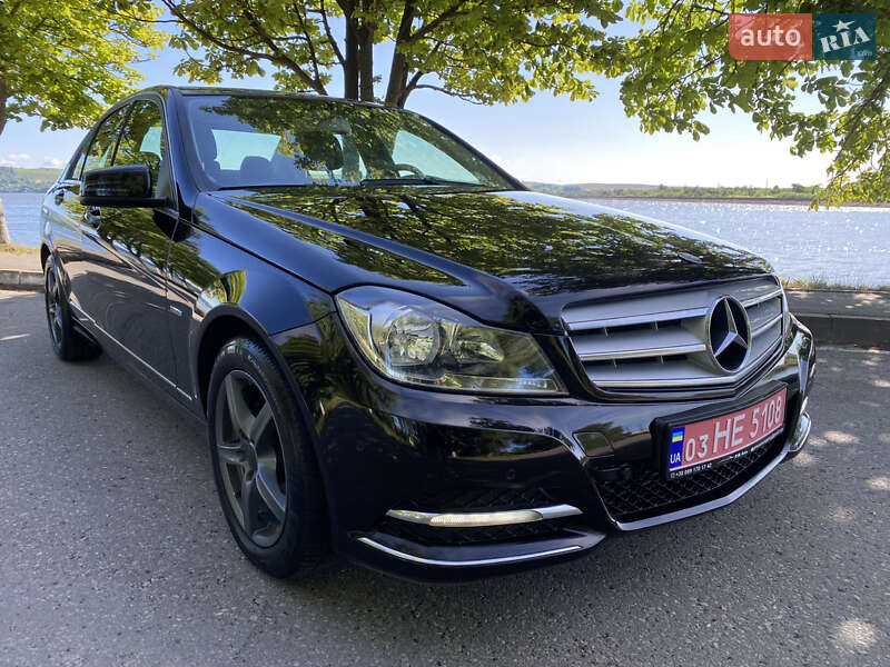 Седан Mercedes-Benz C-Class 2011 в Бурштыне