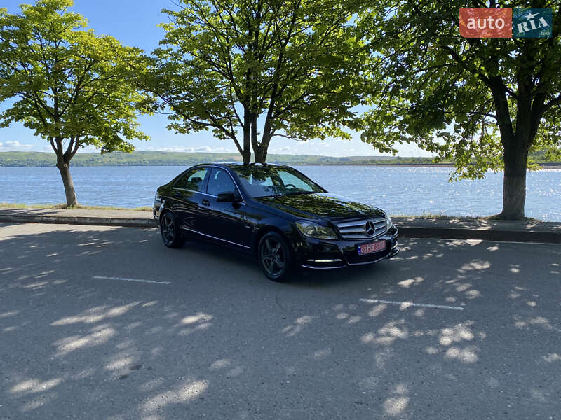Седан Mercedes-Benz C-Class 2011 в Бурштыне