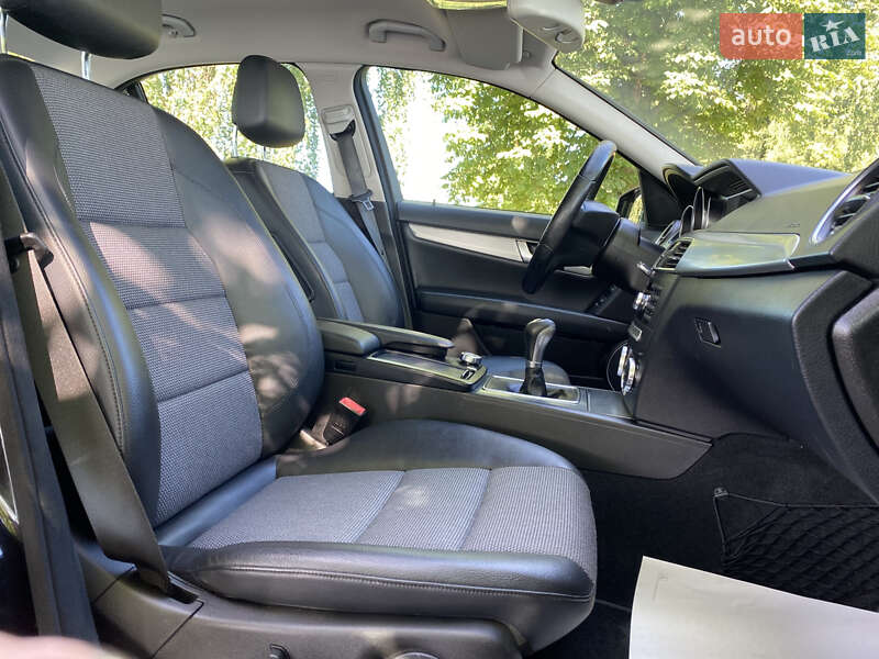 Седан Mercedes-Benz C-Class 2011 в Бурштыне