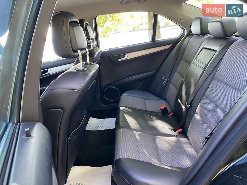 Седан Mercedes-Benz C-Class 2011 в Бурштыне