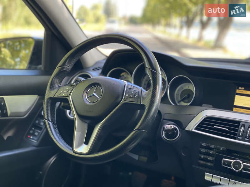 Седан Mercedes-Benz C-Class 2011 в Бурштыне