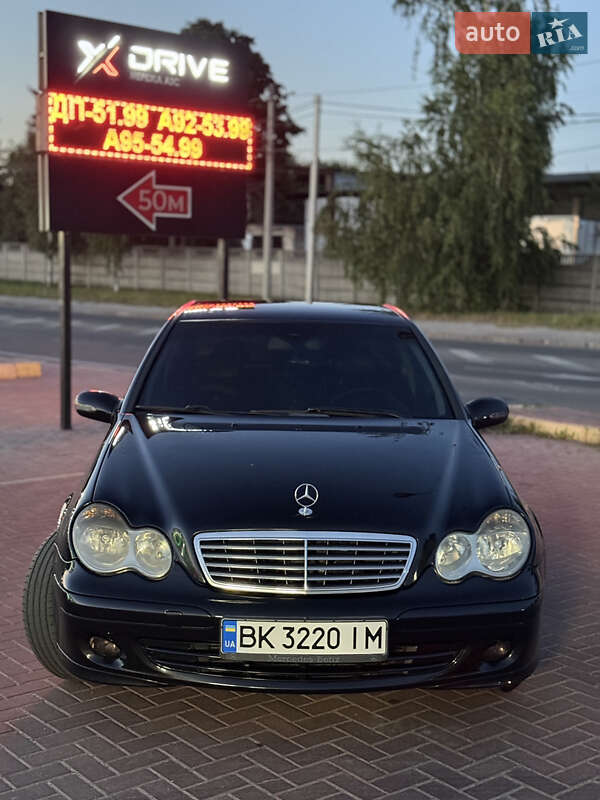 Седан Mercedes-Benz C-Class 2006 в Ровно