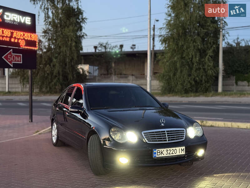 Седан Mercedes-Benz C-Class 2006 в Ровно
