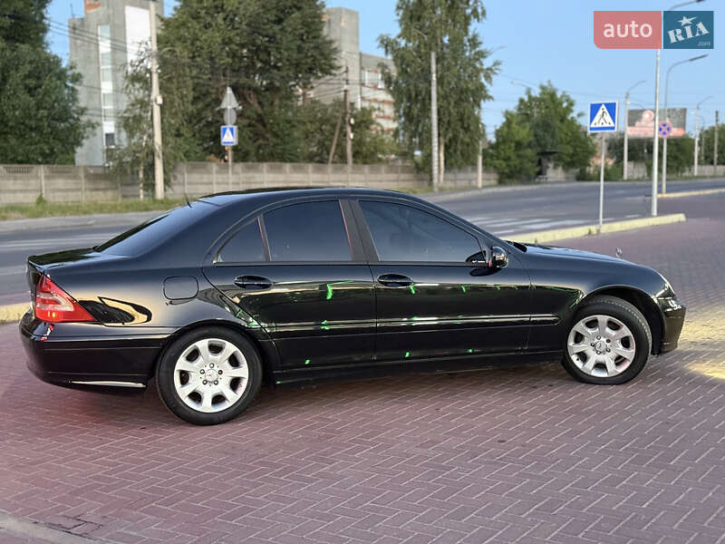 Седан Mercedes-Benz C-Class 2006 в Ровно
