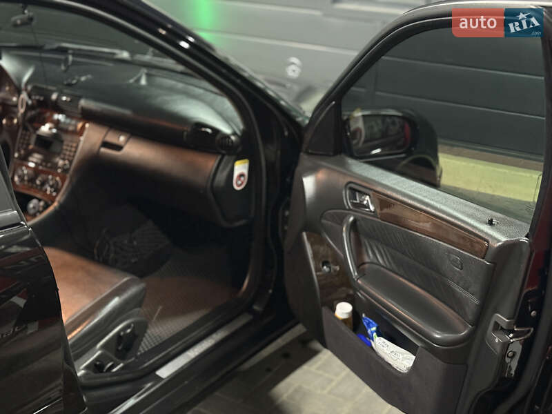 Седан Mercedes-Benz C-Class 2006 в Ровно