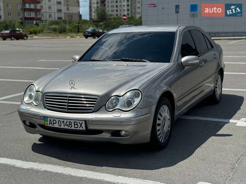 Mercedes-Benz C-Class 2004